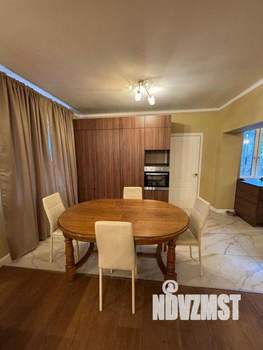 Дом 365м², 3-этажный, участок 17 сот.