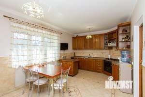 Дом 315м², 3-этажный, участок 8 сот.