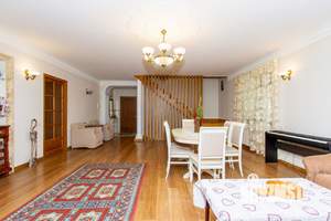 Дом 315м², 3-этажный, участок 8 сот.