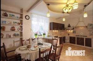 Дом 480м², 3-этажный, участок 18 сот.