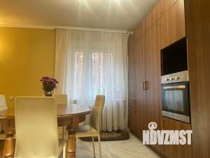 Дом 365м², 3-этажный, участок 17 сот.