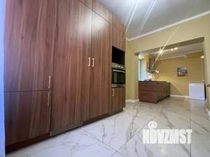 Дом 365м², 3-этажный, участок 17 сот.