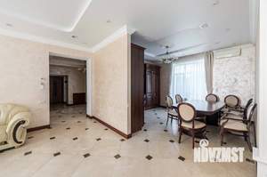 Коттедж 538м², 3-этажный, участок 12 сот.