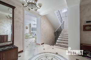 Коттедж 538м², 3-этажный, участок 12 сот.