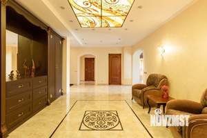 Дом 429м², 3-этажный, участок 50 сот.