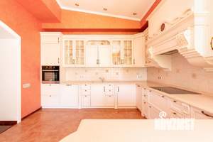 Дом 429м², 3-этажный, участок 50 сот.