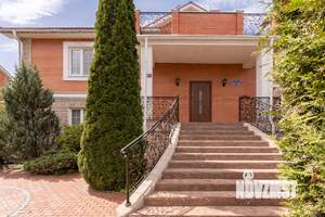 Дом 429м², 3-этажный, участок 50 сот.