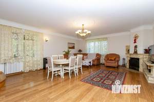 Дом 315м², 3-этажный, участок 8 сот.