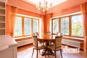 Дом 429м², 3-этажный, участок 50 сот.