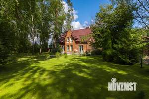 Дом 243м², 2-этажный, участок 15 сот.