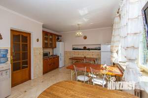 Дом 315м², 3-этажный, участок 8 сот.