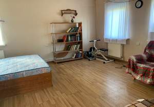 Дом 80м², 2-этажный, на длительный срок, 