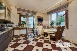 Дом 200м², 3-этажный, на длительный срок, 