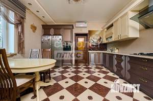 Дом 200м², 3-этажный, на длительный срок, 