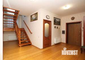 Дом 210м², 3-этажный, участок 8 сот.  