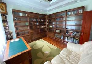 Дом 420м&sup2;, 3-этажный, участок 15 сот.  