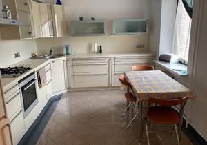 Дом 420м&sup2;, 3-этажный, участок 15 сот.  