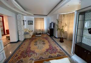 Дом 420м&sup2;, 3-этажный, участок 15 сот.  