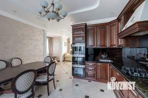 Коттедж 538м², 3-этажный, участок 12 сот.  