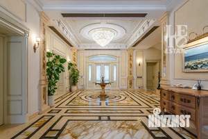 Дом 1500м², 3-этажный, участок 74 сот.  