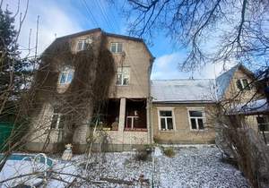 Дом 288м&sup2;, 3-этажный, участок 5 сот.  