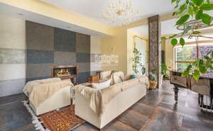 Дом 840м², 3-этажный, участок 35 сот.  