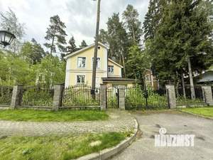 Дом 305м², 3-этажный, участок 17 сот.  