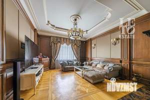 Дом 1500м², 3-этажный, участок 74 сот.  