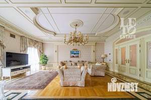 Дом 1500м², 3-этажный, участок 74 сот.  
