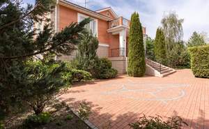 Дом 429м², 3-этажный, участок 50 сот.  