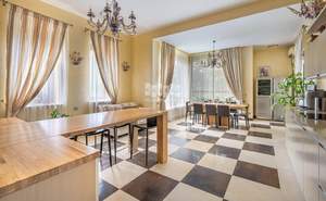 Дом 840м², 3-этажный, участок 35 сот.  