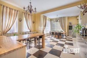 Дом 840м², 3-этажный, участок 35 сот.  