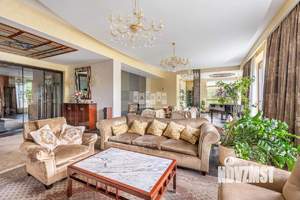 Дом 840м², 3-этажный, участок 35 сот.  