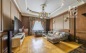 Дом 1500м², 3-этажный, участок 74 сот.  