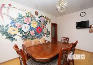 Дом 210м², 3-этажный, участок 8 сот.  