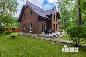 Дом 243м², 2-этажный, участок 15 сот.  