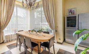 Дом 840м², 3-этажный, участок 35 сот.  