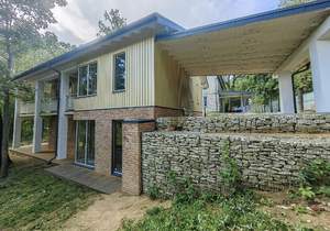 Дом 329м², 3-этажный, участок 8 сот.  