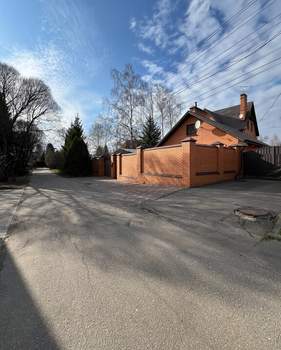 Дом 420м², 2-этажный, участок 15 сот.  