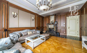 Дом 1500м², 3-этажный, участок 74 сот.  