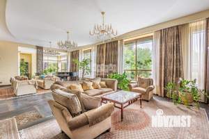 Дом 840м², 3-этажный, участок 35 сот.  