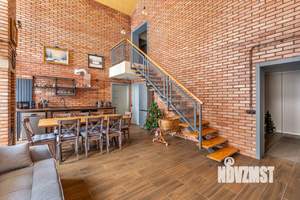 Дом 200м&sup2;, 2-этажный, участок 8 сот.  