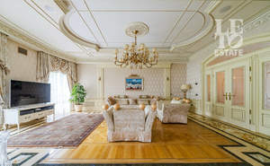 Дом 1500м², 3-этажный, участок 74 сот.  