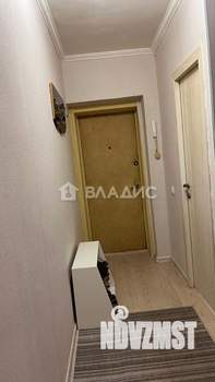 2-к квартира, вторичка, 44м2, 1/4 этаж