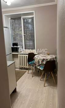 2-к квартира, вторичка, 44м2, 1/4 этаж