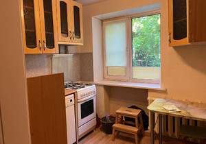 2-к квартира, вторичка, 43м2, 1/4 этаж